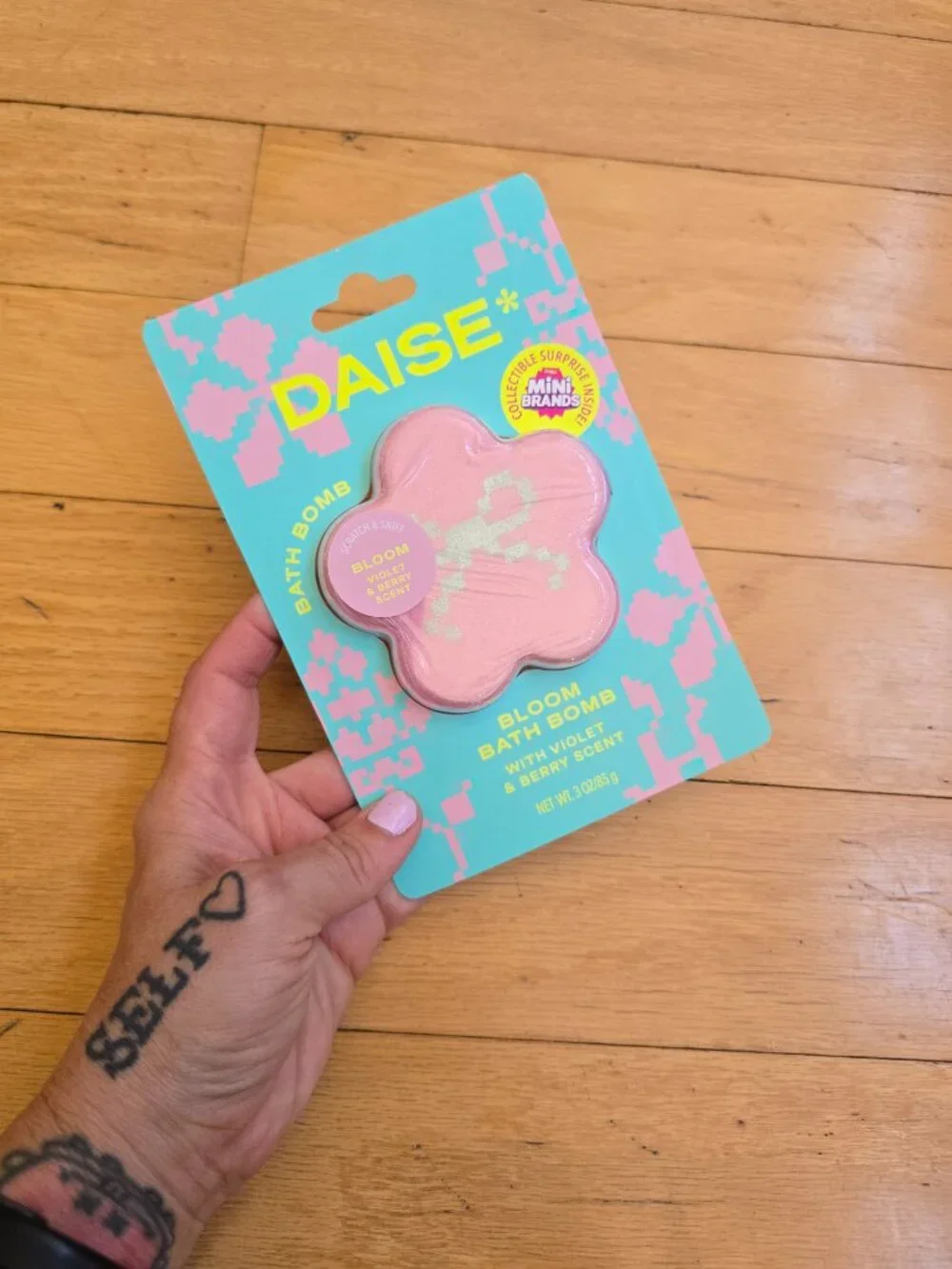 DAISE x Zuru Mini Brands | Bloom Violet & Berry Flower Shaped Fizzy Bath Bomb